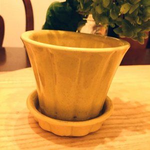 Vintage McCoy Speckled Yellow Ribbed Flower Pot